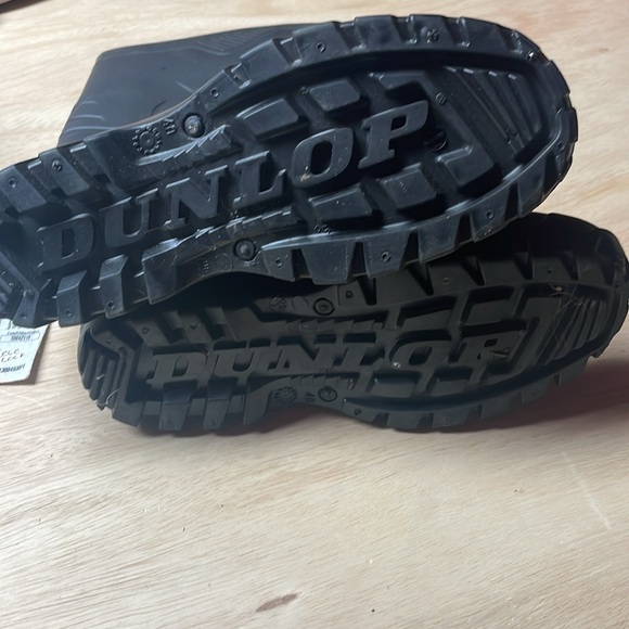 New Dunlop Rain Boots Men’s 7 - Picture 2 of 3